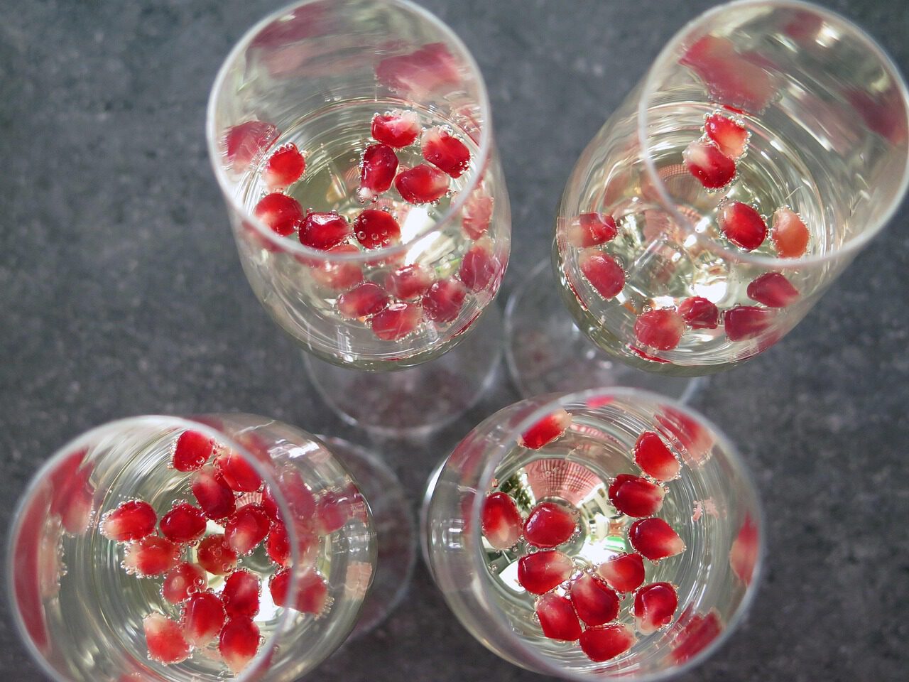 sparkling wine, aperitif, alcohol, drink, pomegranate, recipe, alcoholic, glass, to celebrate, alcoholic beverage, cocktail, champagne glass, macro, enjoy, glass stems, refreshment